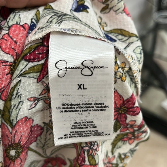 Jessica Simpson Floral Print Surplice top - Picture 6 of 7